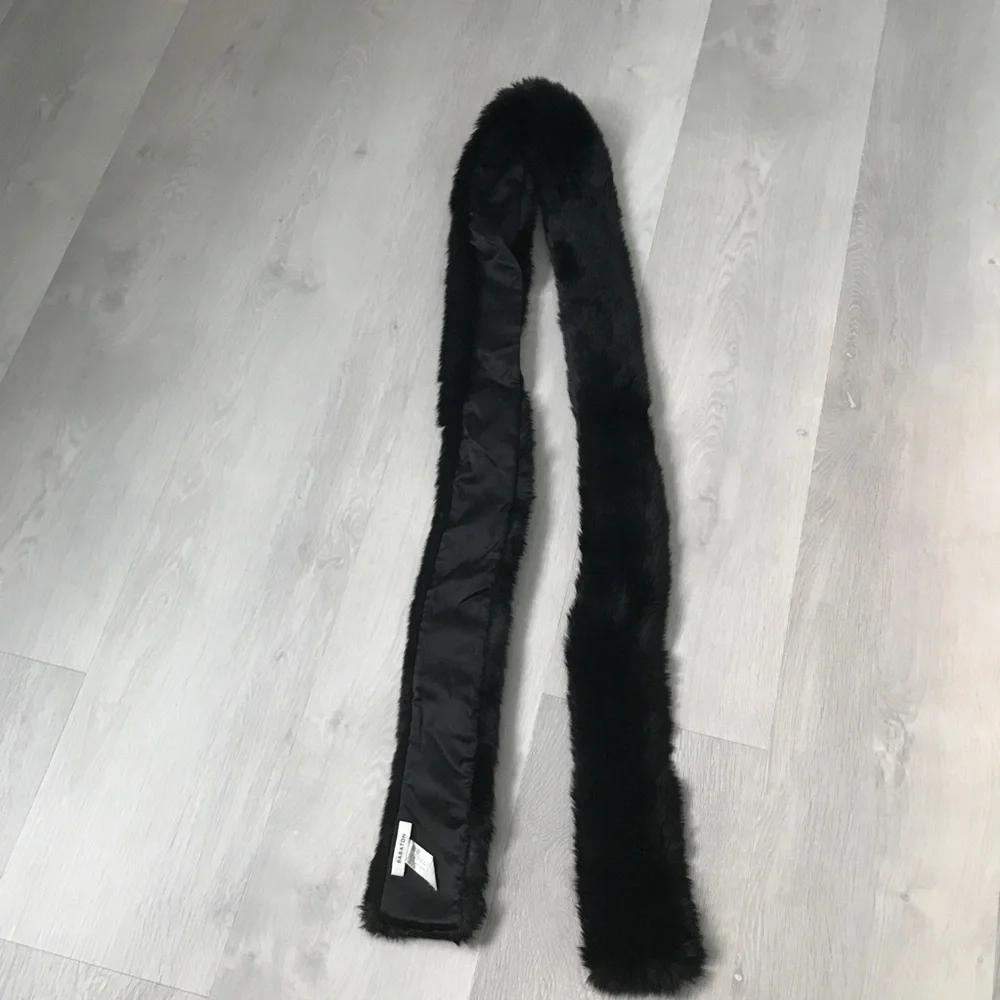 ARITZIA BABATON BLACK FAUX SCARF RECTANGLE WRAP